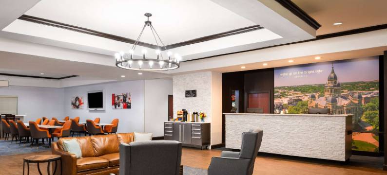 登顿大学路拉昆塔温德姆套房酒店(La Quinta Inn & Suites by Wyndham Denton - University Drive)图片