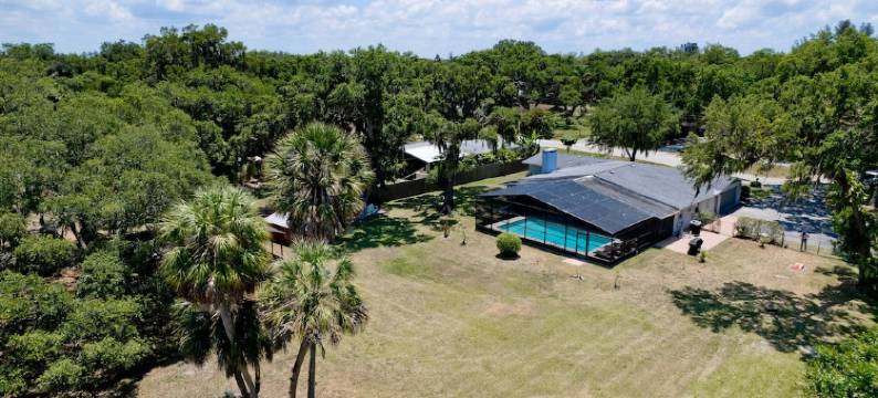 4 Bd w 3 King 4Ba 1.2acres htd salt pool private!图片