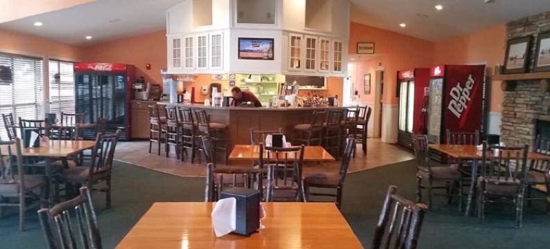 Walk in condo with golf course view.图片