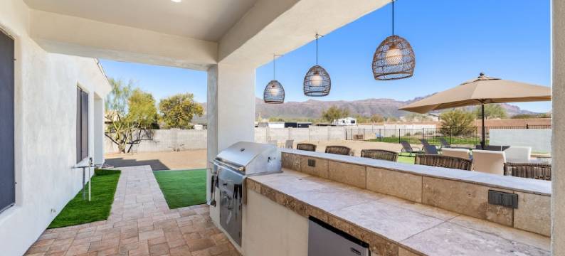 1+ Acre 5 Bedroom Desert Oasis with Pool and Mountain Views!图片