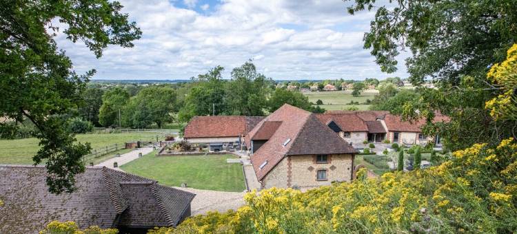 Stunning 6 bedroom converted barn nestled in Souths Downs; 5,000+ sq ft; 9 acres图片