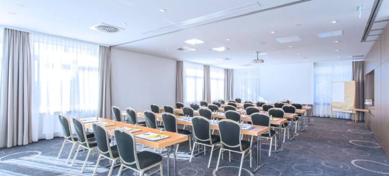 普福尔茨海姆尼菲尔恩女王贝斯特韦斯特酒店(Best Western Queens Hotel Pforzheim-Niefern)图片