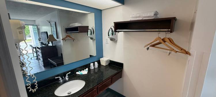 布伦特伍德旅馆及套房(Brentwood Inn & Suites)图片