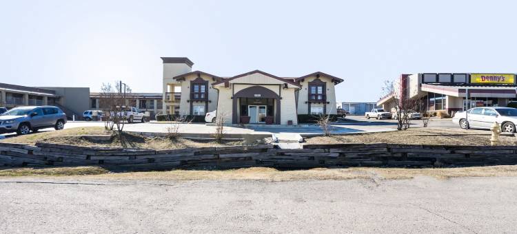 OYO塔尔萨北谢里登路机场酒店(OYO Hotel Tulsa N Sheridan Rd & Airport)图片