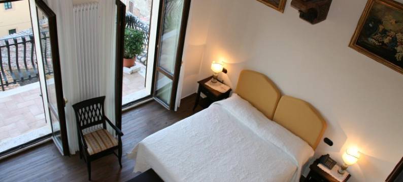 装修的刺猬(Meublé il Riccio)图片