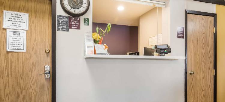 比格沃特羚羊峡谷罗德威套房酒店(Rodeway Inn & Suites Big Water - Antelope Canyon)图片