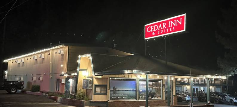 雪松酒店及套房(Cedar Inn & Suites)图片