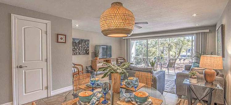 Private Canal Access and Tropical Courtyard Serenity - Island Luxury Retreat图片