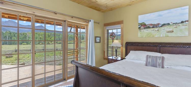 Expansive Deck and Breathtaking Views - Stunning Craftsman Retreat图片