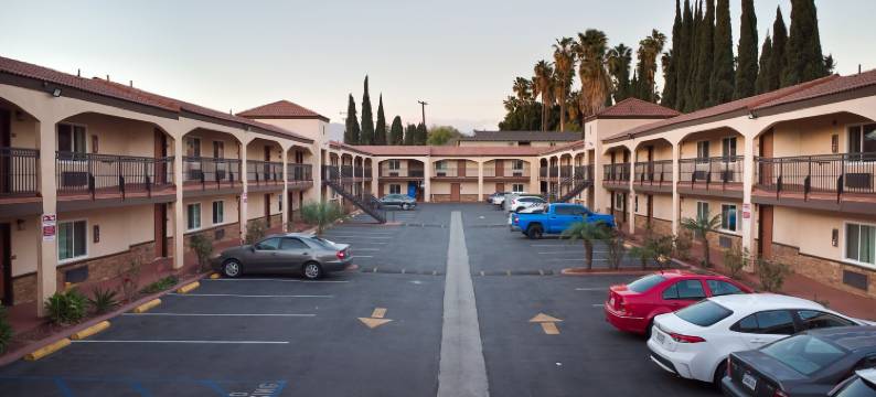 西科维纳温德姆Travelodge套房酒店(Travelodge Inn & Suites by Wyndham West Covina)图片