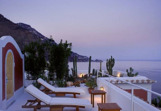 Villa LuceHotel Overview