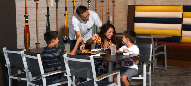 布埃纳维斯塔湖迪士尼清泉温德姆度假酒店(Wyndham Lake Buena Vista Resort Disney Springs® Resort Area)图片