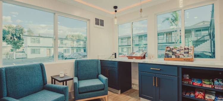 海崖顶部酒店及套房 - 码头/餐厅区(Blufftop Inn & Suites - Wharf/Restaurant District)图片