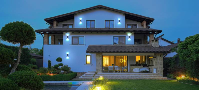 First Apartments图片