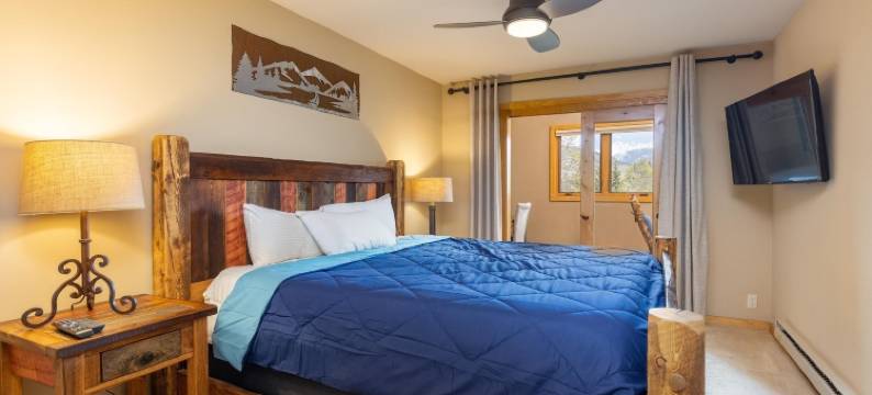 由红色遮阳篷提供的2056号松树2卧室公寓(2056 the Pines 2 Bedroom Condo by RedAwning)图片