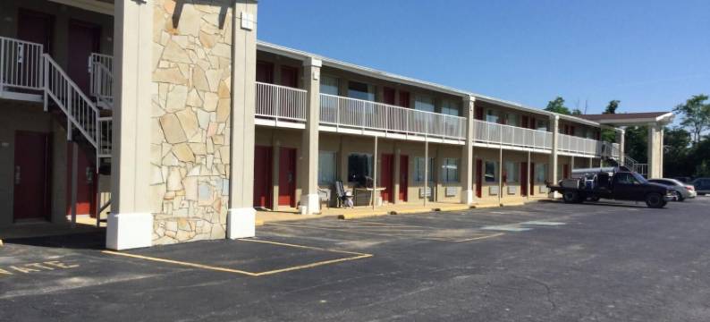 麦迪逊维尔大斯普林酒店(Big Spring Inn Madisonville)图片