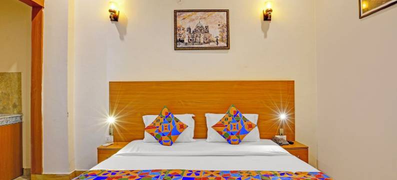 Fabhotel 维拉亚杰(FabHotel the Viraaj - Gaur City Mall)图片