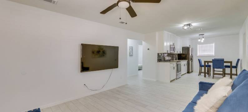 爱丁堡的现代化家庭，只需走半英里就能到达Utrgv！(Modern Home in Edinburg Half-Mi Walk to Utrgv!)图片