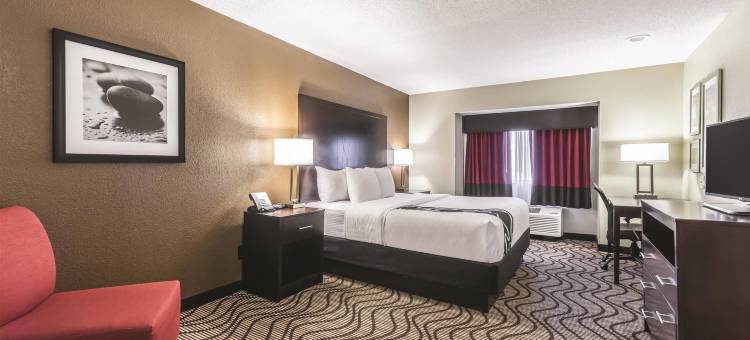 圣路易斯科林斯维尔拉昆塔温德姆套房酒店(La Quinta Inn & Suites by Wyndham Collinsville - St. Louis)图片