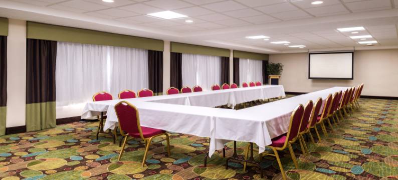 Holiday Inn & Suites 沃伦(Holiday Inn & Suites WARREN by IHG)图片