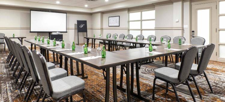 费尔蒙特贾斯珀帕克小屋(Fairmont Jasper Park Lodge)图片