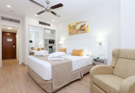 Senator Barajas Hotel Overview