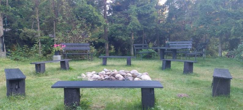 Half of a Holiday Home, Huge Garden, Pond图片