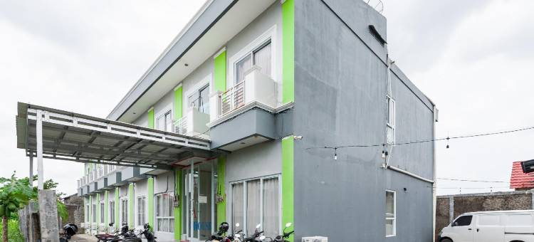 瑞德多兹酒店 - 近班贾尔马辛佳兰艾哈迈德沙亚尼(Urbanview Hotel Ava Banjarmasin by RedDoorz)图片