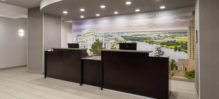 巴吞鲁日德纳姆斯普林斯拉昆塔温德姆套房酒店(La Quinta Inn & Suites by Wyndham Baton Rouge Denham Springs)图片