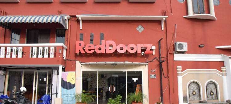 红多兹酒店-近泗水丹戎佩拉克2号港(RedDoorz Near Pelabuhan Tanjung Perak 2 Surabaya)图片