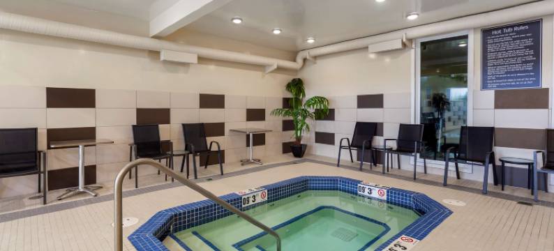 萨斯喀彻温堡贝斯特韦斯特优质套房酒店(Best Western Plus Fort Saskatchewan Inn  Suites)图片