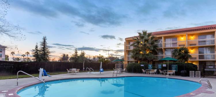 雷丁拉昆塔温德姆套房酒店(La Quinta Inn & Suites by Wyndham Redding)图片