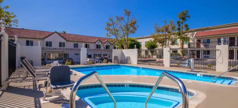 阿普兰安大略北贝斯特韦斯特SureStay Plus酒店(SureStay Plus Hotel by Best Western Upland Ontario North)图片