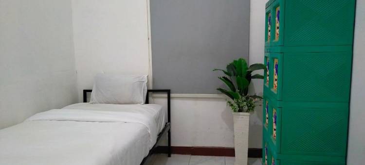 Ombai Guest House 27 Syariah Mitra RedDoorz图片