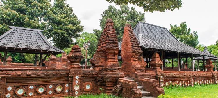 红门加伊斯兰教-近芝勒朋超级购物中心2号(RedDoorz Plus Syariah Near Cirebon Super Block Mall 2)图片