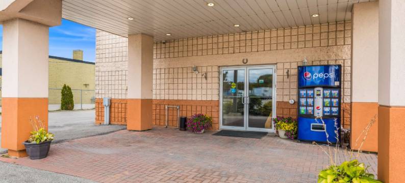 奥里利亚骑士酒店(Knights Inn Orillia)图片