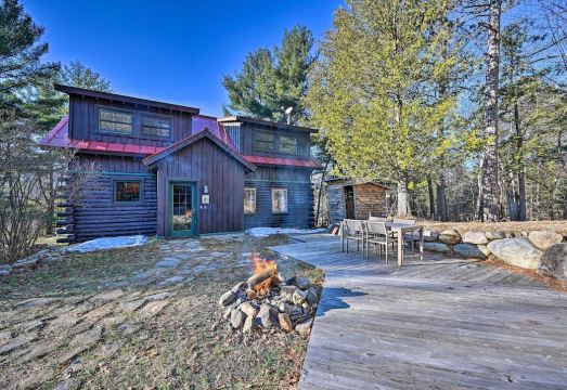Log Cabin in Wilmington w/ New Hot Tub by Skiing! Hotel Overview