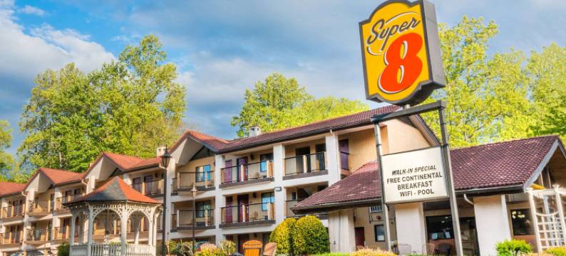 加特林堡市中心速8酒店及会议中心(Super 8 by Wyndham Downtown Gatlinburg at Convention Center)图片