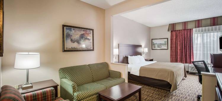 劳伦斯大学区凯艺套房酒店(Quality Inn & Suites Lawrence - University Area)图片