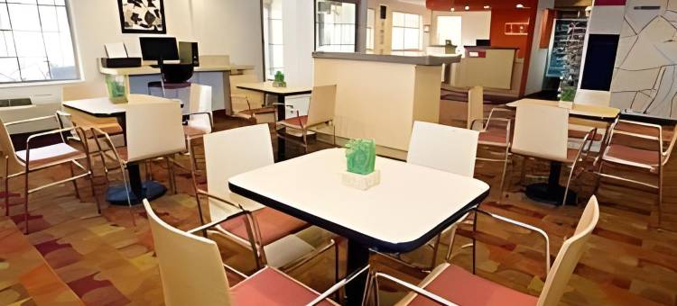 阿尔伯克基机场汤普拉斯套房酒店(TownePlace Suites Albuquerque Airport)图片