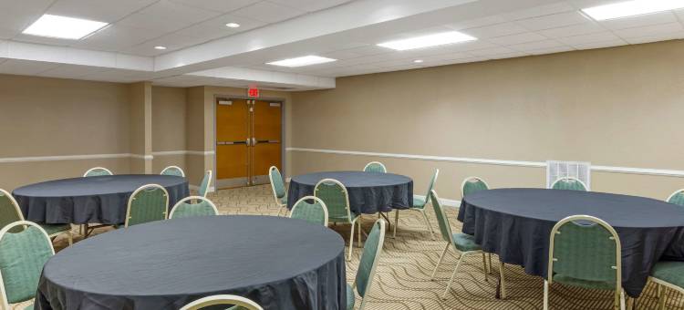 里奇伍德农场舒适套房酒店(Comfort Suites Inn at Ridgewood Farm)图片