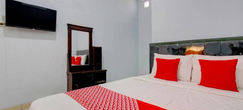 O酒店 苏里亚阿巴迪伊斯兰民宿 靠近巩邦市广场(Surya Abadi Homestay Syariah RedPartner)图片