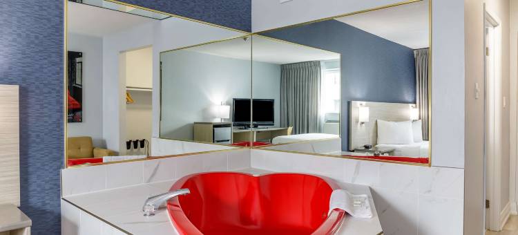 尼亚加拉瀑布6号汽车旅馆，安大略省 – 瀑布附近(Motel 6 Niagara Falls, on Near the Falls)图片