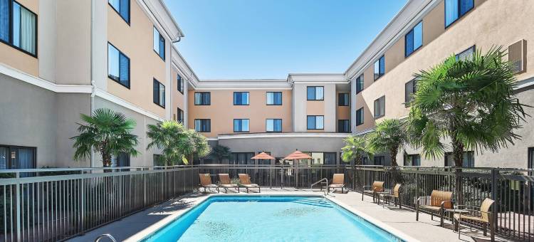 什里夫波特博西尔市/路易斯安那州布劳德沃克万怡酒店(Courtyard Shreveport-Bossier City/Louisiana Boardwalk)图片