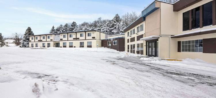 马尼斯蒂酒店(伊克诺旅馆Manistee, MI)(Econo Lodge Manistee)图片