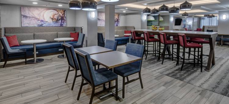 新奥尔巴尼路易斯维尔西欢朋酒店(Hampton Inn by Hilton New Albany)图片