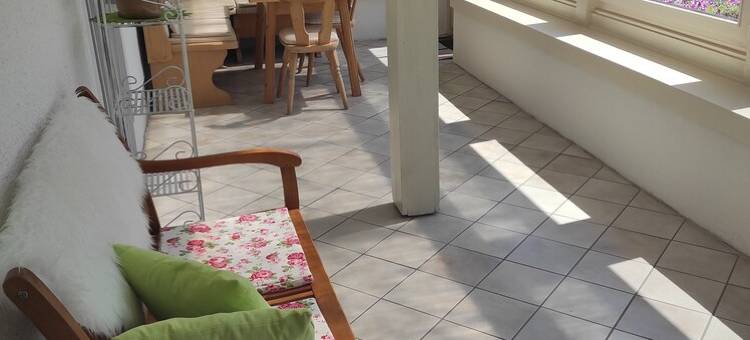 Large ground floor apartment with winter garden图片