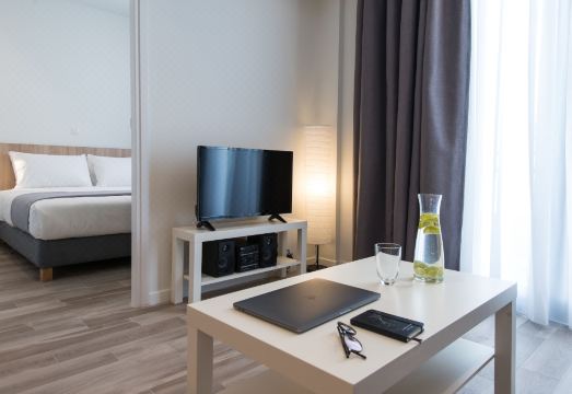 Spot Apart Hotel Overview