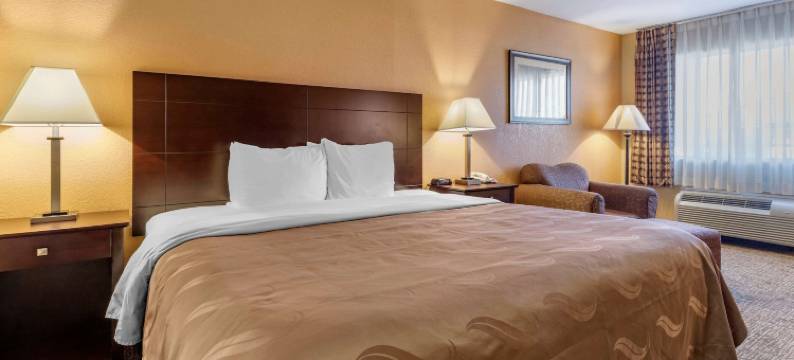 拉塞尔维尔I-40凯艺酒店(Quality Inn Russellville I-40)图片