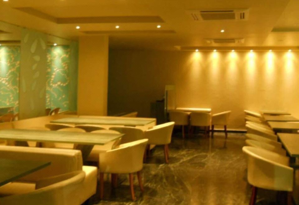 Grand 3D Hotel Overview